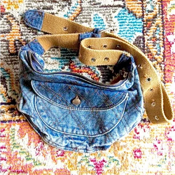 URBAN OUTFITTERS Quilted Denim Sling Bag - Picture 4 of 6